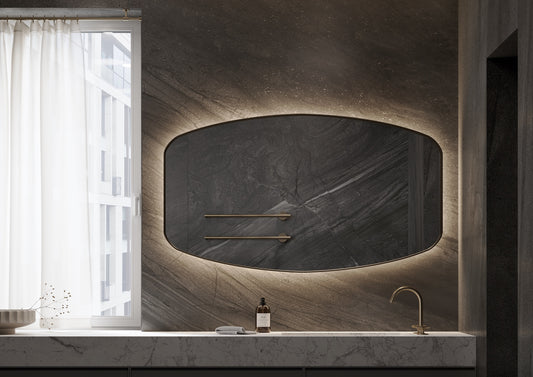Maatwerk organische spiegel brushed messing met indirecte verlichting, dimbare sensor en spiegelverwarming